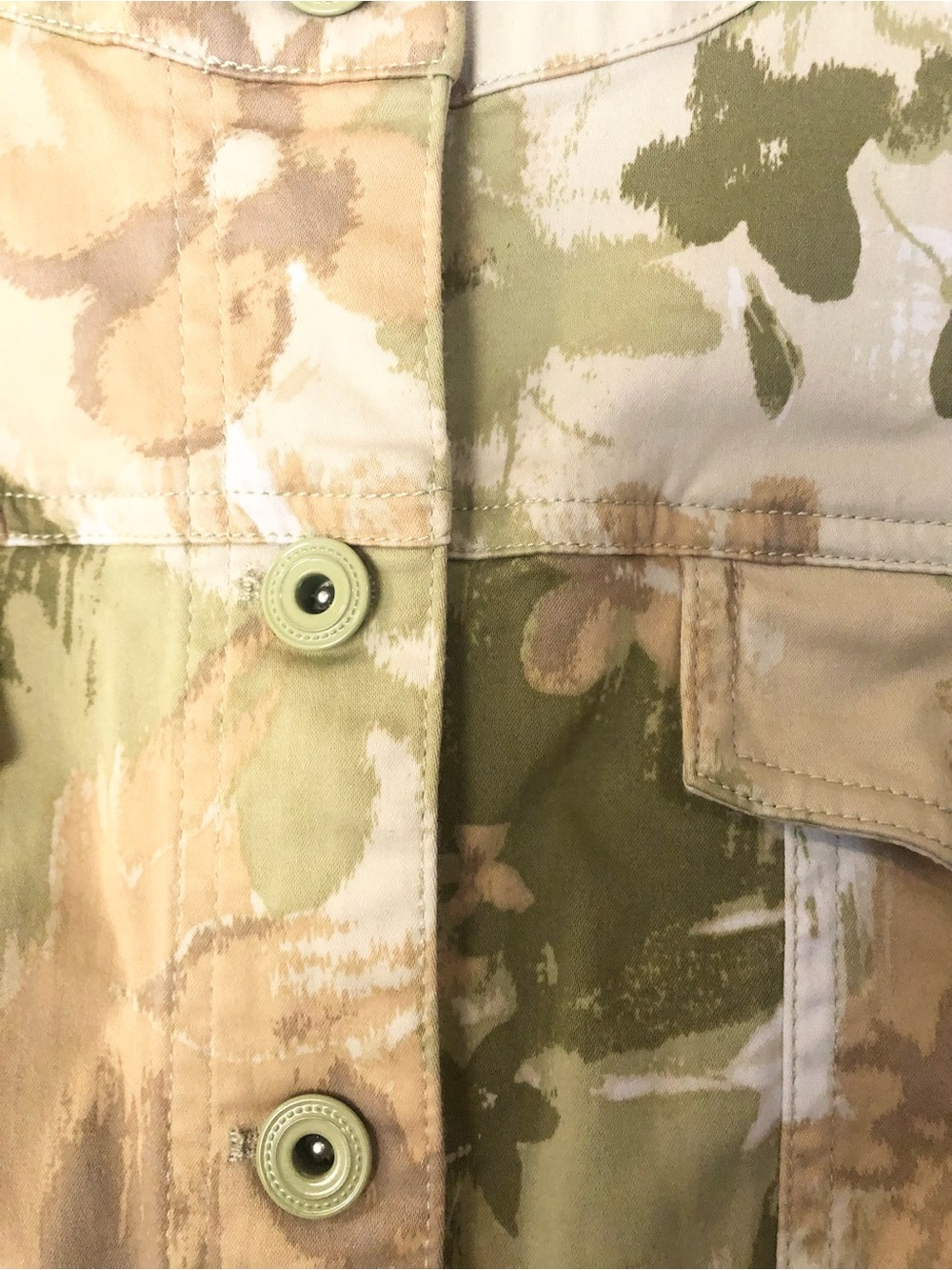 Denim&Co Floral Camouflage Jean Jacket in Olive Green & Beige - Picture 9 of 14